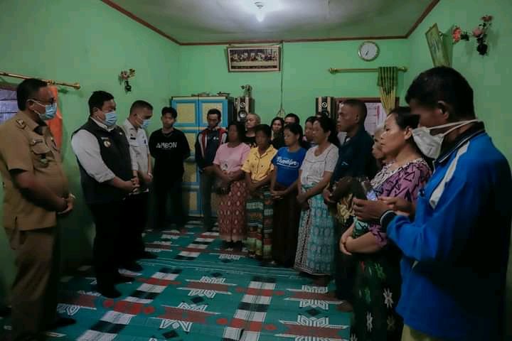 Bupati Dairi Kunjungi Keluarga Korban Anak Hanyut di Desa Siratah