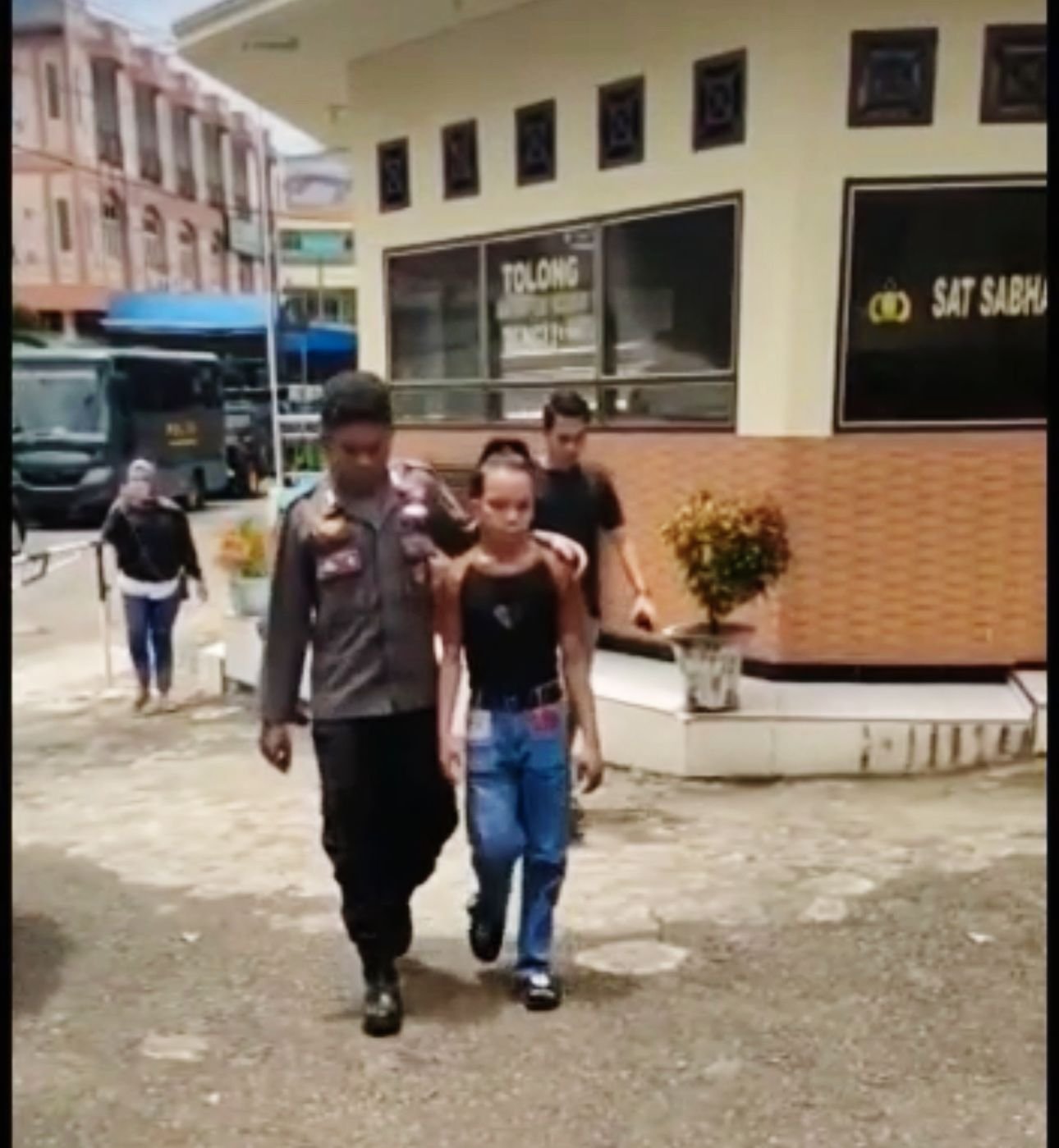 Sebut Marching Band Topeng Monyet, Fahrozi Dibekuk Polisi Di Rumahnya