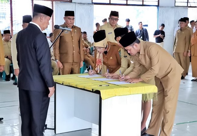 Bupati Simalungun Lantik 129 Pejabat Administrator dan Pengawas