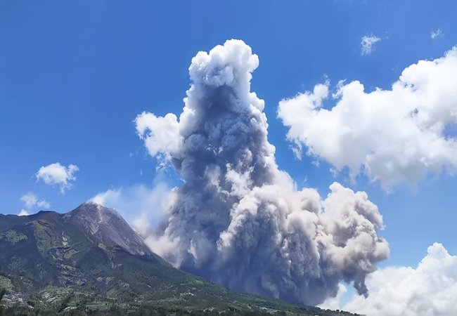 Siaga Level III, Erupsi Merapi Diwarnai Abu Vulkanik