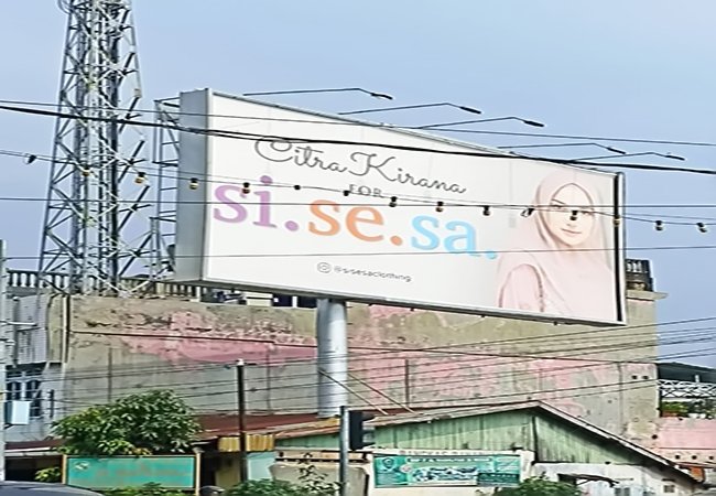 Diduga Menyalahi Aturan, Satpol PP Medan Diminta Tertibkan Papan Reklame Tumpang Tindih