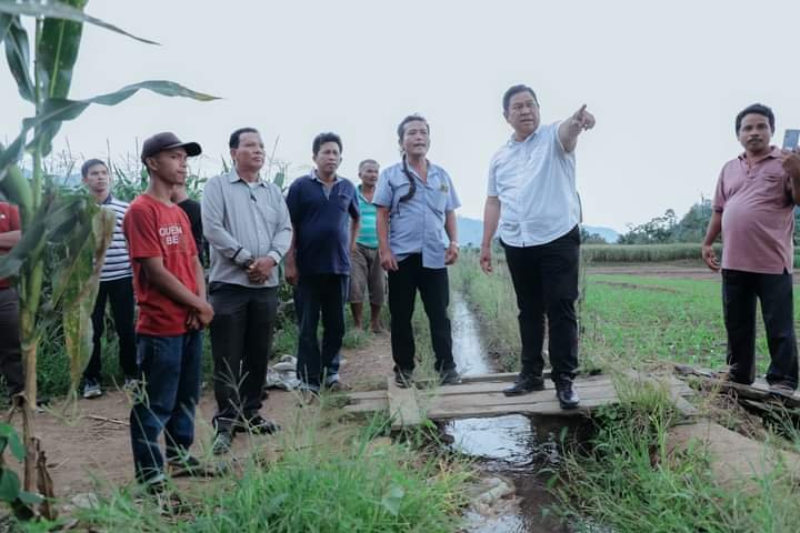 Bupati Dairi Tinjau Irigasi Kampung Merdeka dan Jalan Desa lae Itam