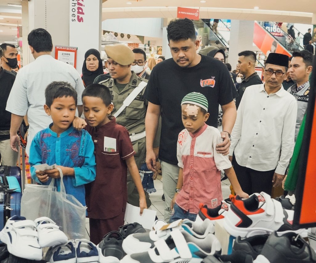 Menarik, Begini Kesan Anak Yatim Saat Diajak Wali Kota Medan Beli Baju Lebaran