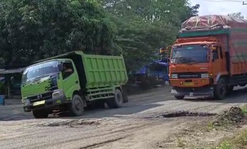 Parah! Jalan By Pas Sidempuan Semakin Hancur dan Berlobang Berharap Diperbaiki