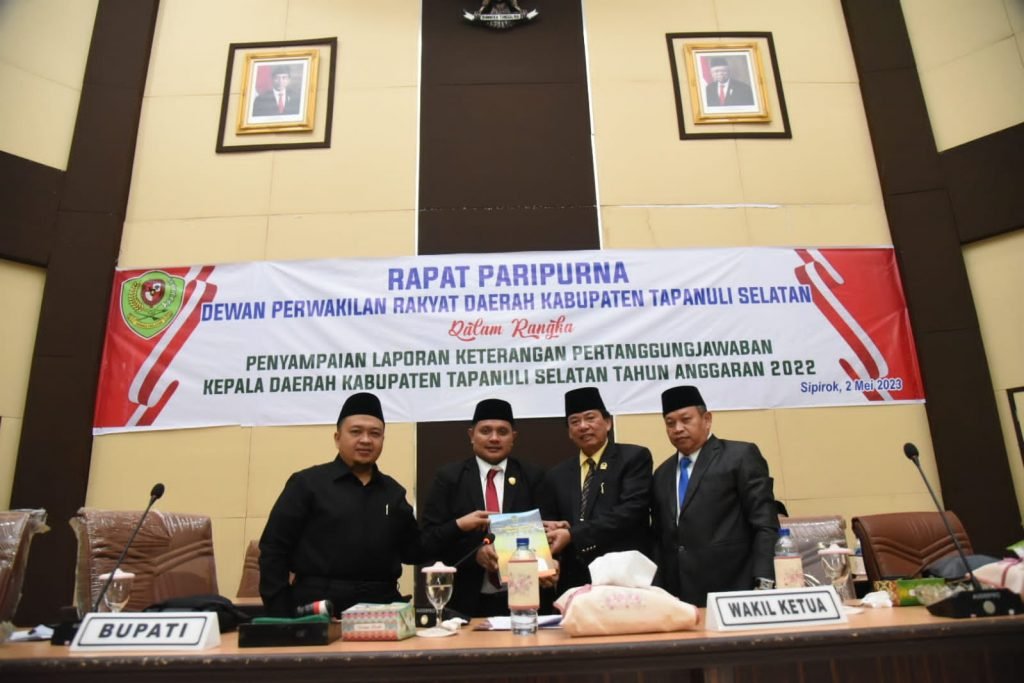 Bupati Tapsel Sampaikan Nota Pengantar LKPJ 2022 Pada Sidang Paripurna Dewan