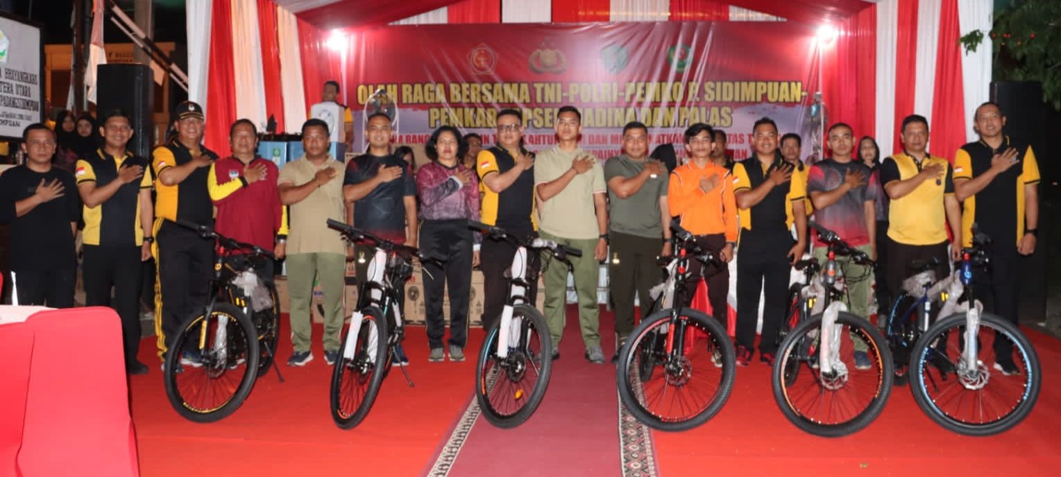 Jalan Santai TNI-Polri dan Pemda Tabagsel, AKP Maria Dapat Sepeda Gunung