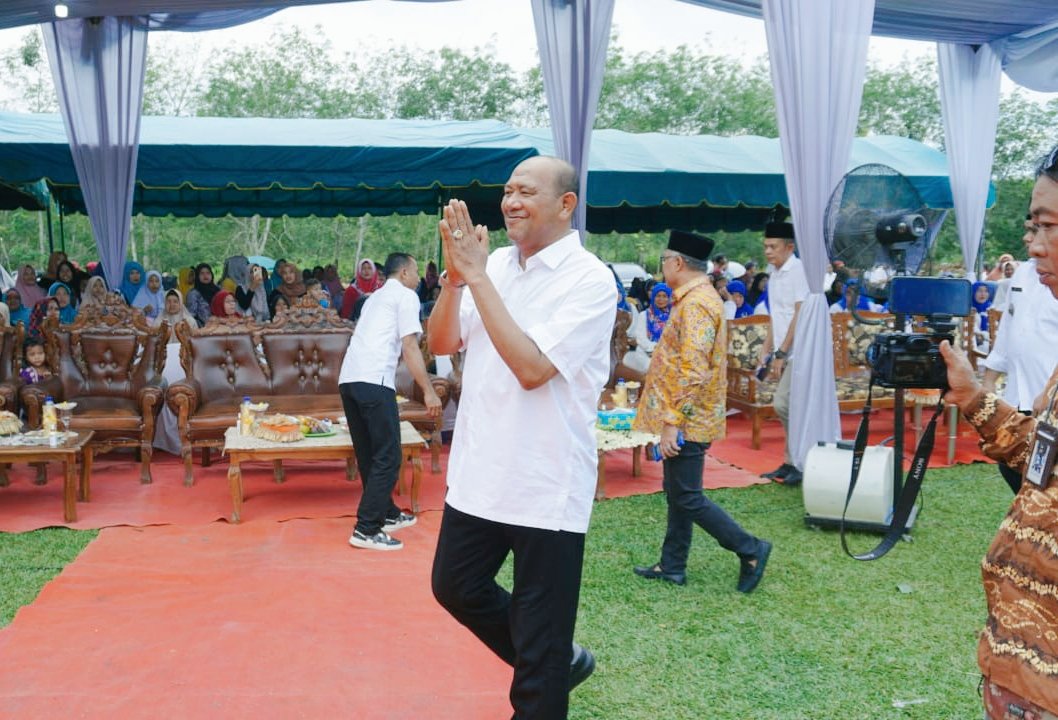 Tinjau Pematang Jaya, Syah Afandin Terima Keluhan Kondisi Jalan