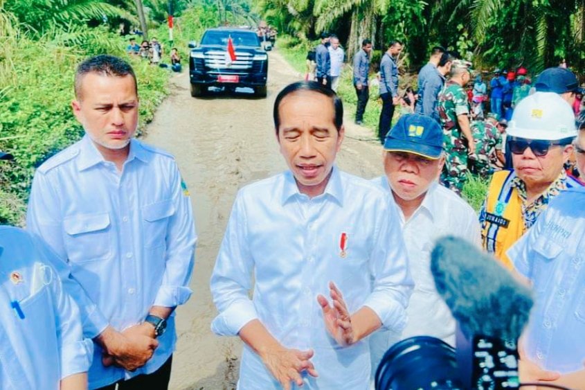 Tinjau Kondisi Jalan di Labura Sumut, Presiden Jokowi Sebut 260Km Jalan Rusak