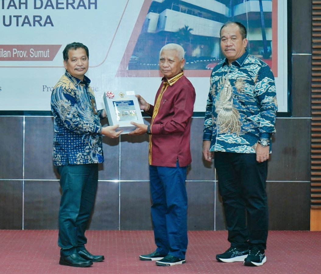 Raih Opini WTP 6 Kali Berturut - Turut, Bupati Asahan Terima Laporan Hasil Pemeriksaan LKPD  2022