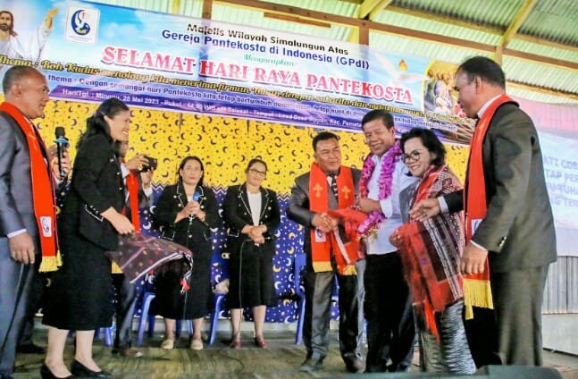 Bupati Simalungun Ajak Jemaat GPdI Tetap Kompak di Hari Raya Pentakosta.