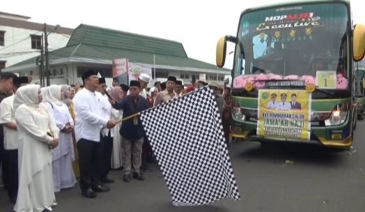 336 Calhaj Kloter 19 Dilepas Wali Kota Padangsidimpuan