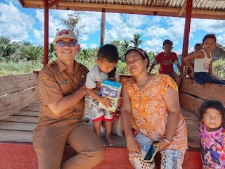 Dinas PPPA Tapsel Berikan Bantuan Makanan Bergizi Ke Balita