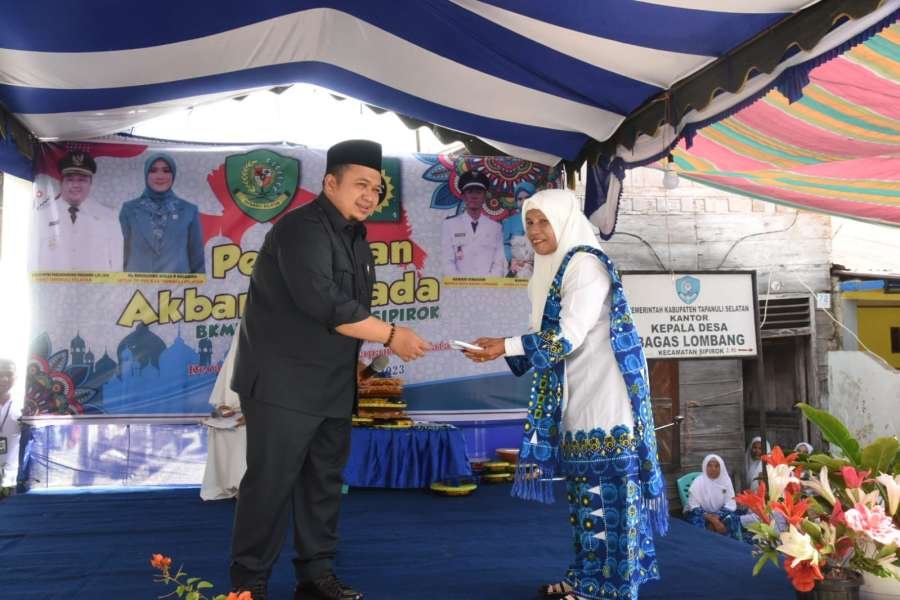 Bupati Tapsel Ajak Jamaah Pengajian BKMT Untuk Laksanakan Kurban