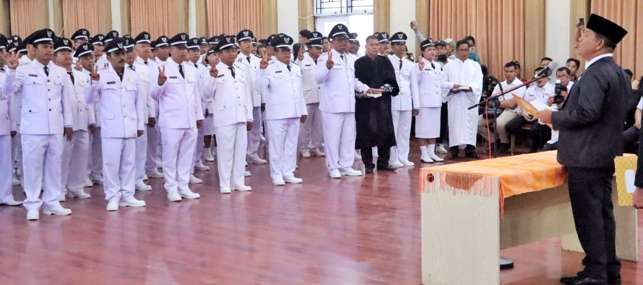 Bupati Radiapoh Sinaga Lantik 248 Pangulu Terpilih Periode 2023-2029