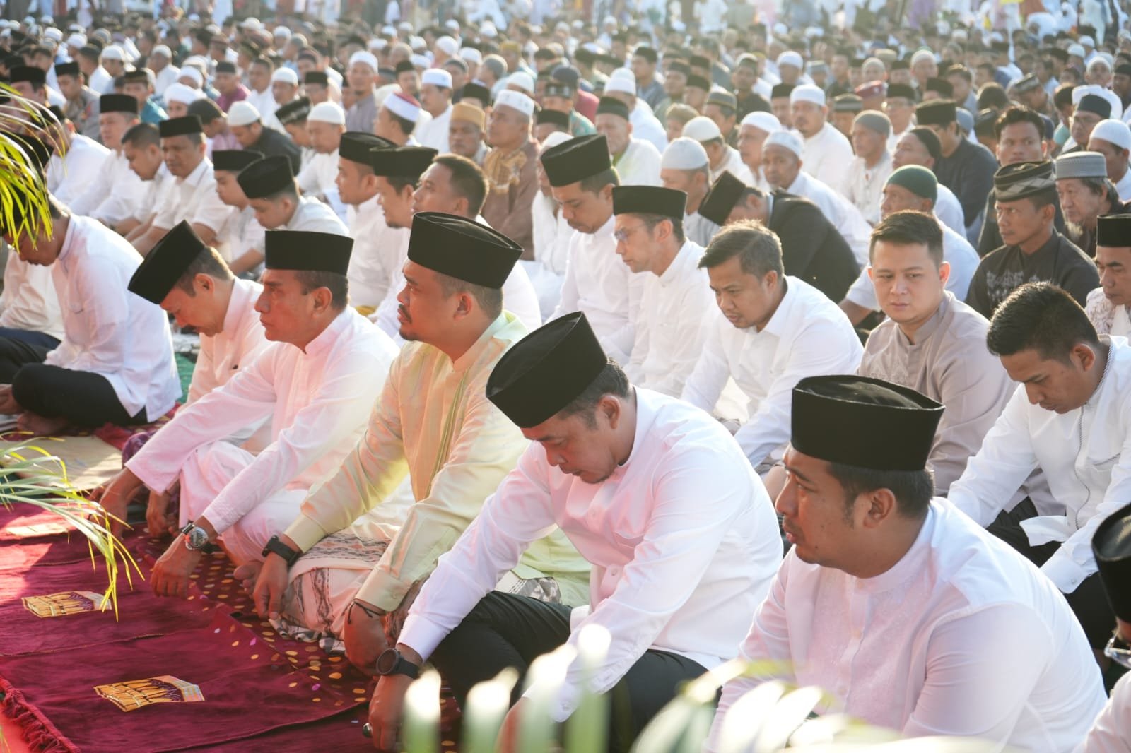 Wali Kota Medan Salat Iduladha di Lapangan Bola Mabar