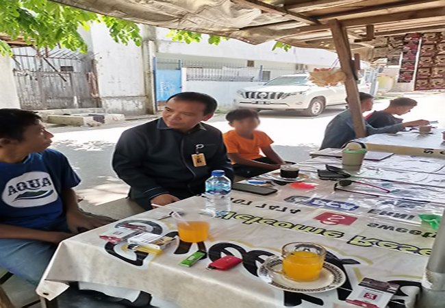 Haru! Minta Disekolahkan, Seorang Anak Nekad Cegat Anggota DPRD Batam
