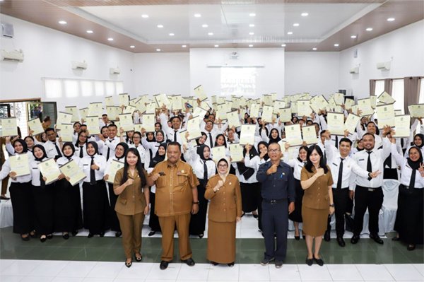 Wali Kota Siantar Serahkan SK kepada 371 PPPK Tenaga Guru