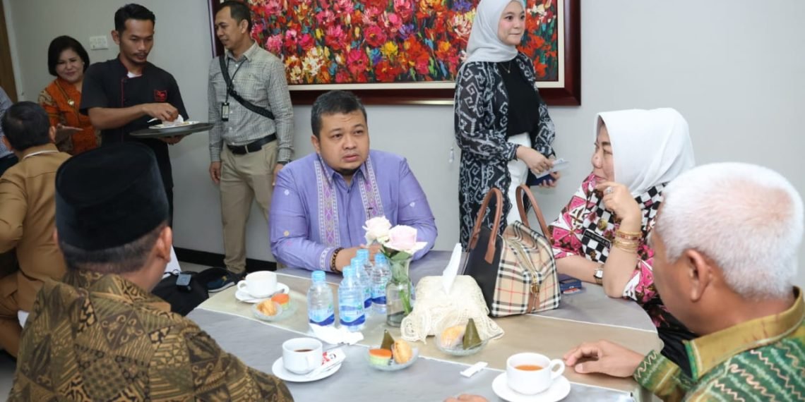 RUPS-LB Bank Sumut, Bupati Tapsel Ucapkan Selamat Ke Babay Parid Wazdi