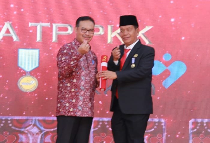 Bupati Simalungun Terima Tanda Penghargaan Manggala Karya Kencana dari BKKBN RI
