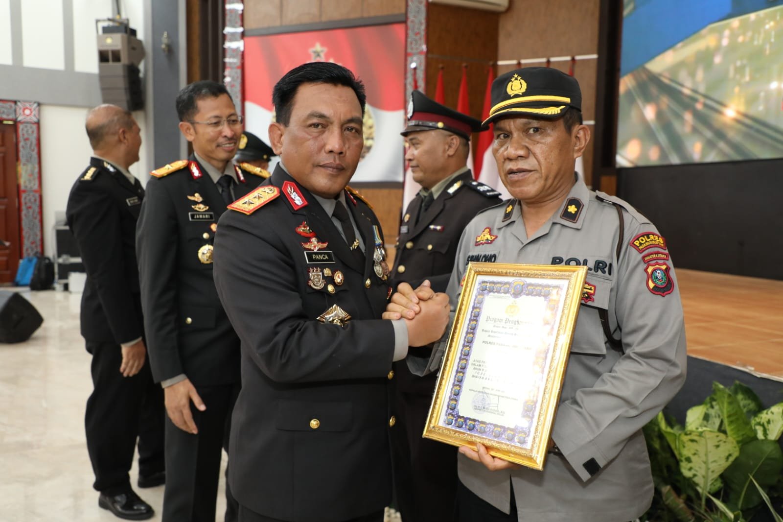 Mantap! Humas Polres P.sidimpuan Dapat Penghargaan Follower Terbanyak Dari Kapoldasu