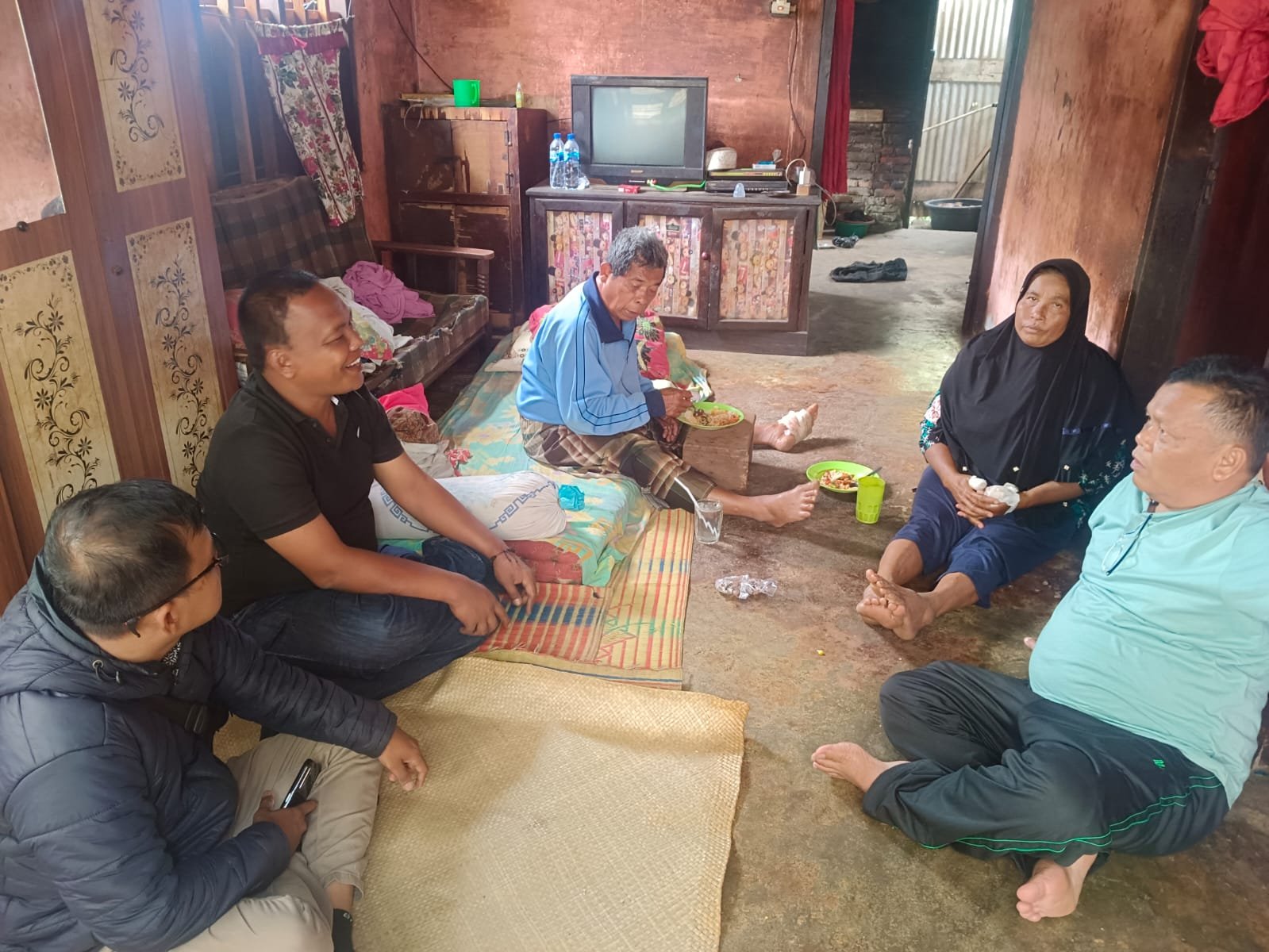 Durhaka! Anak Pukulin Kedua Orang Tuanya Hingga Patah Tulang dan Luka