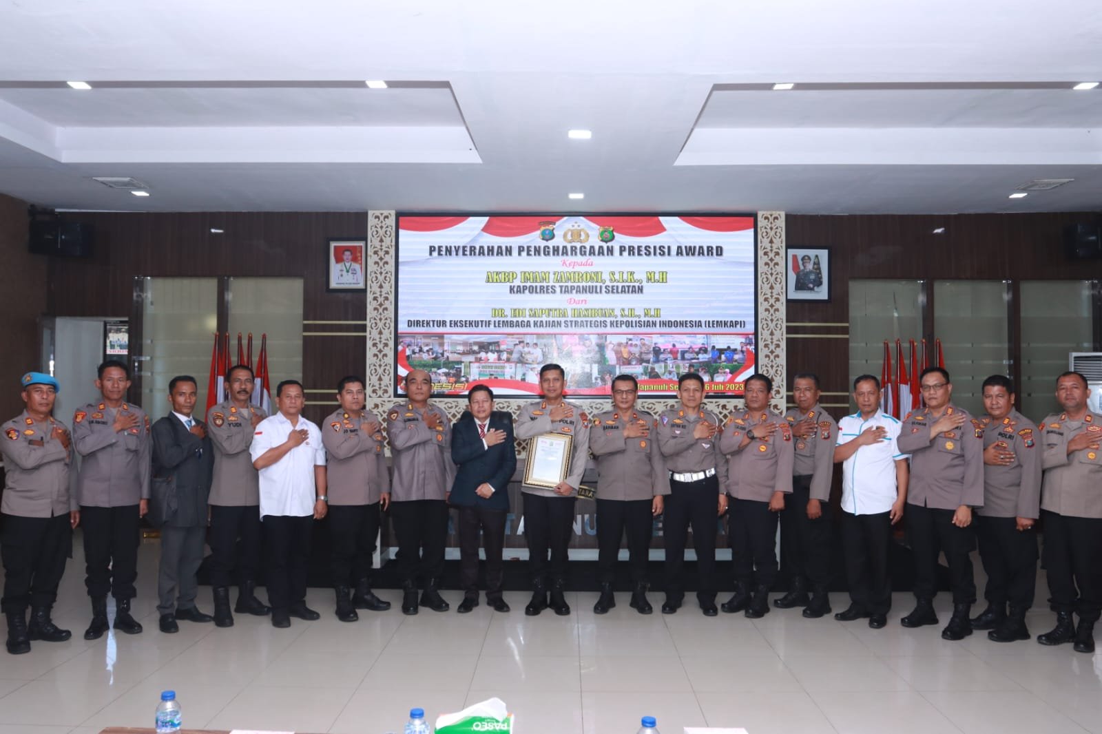 Dedikasi dan Loyalitas Tinggi, Polres Tapsel Terima Penghargaan Dari Lemkapi