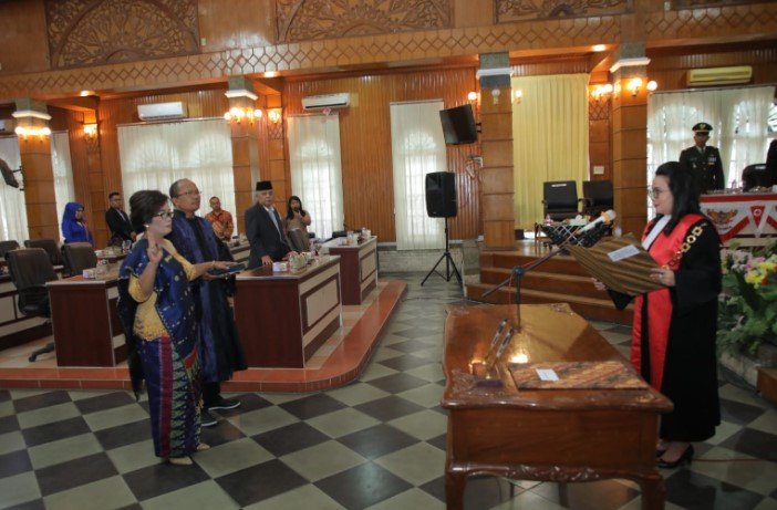 Bupati Asahan Ikuti Pengambilan Sumpah/Janji PAW Anggota DPRD