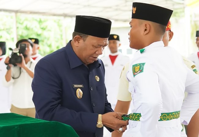 Syah Afandin Kukuhkan Paskibraka Kabupaten Langkat