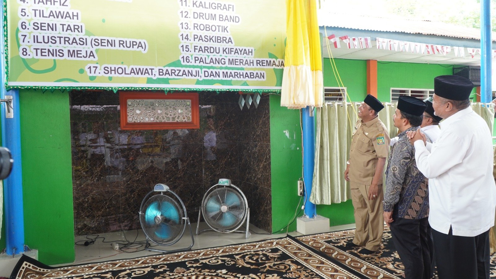 Syah Afandin Resmikan Musholla MTs N 3 Langkat