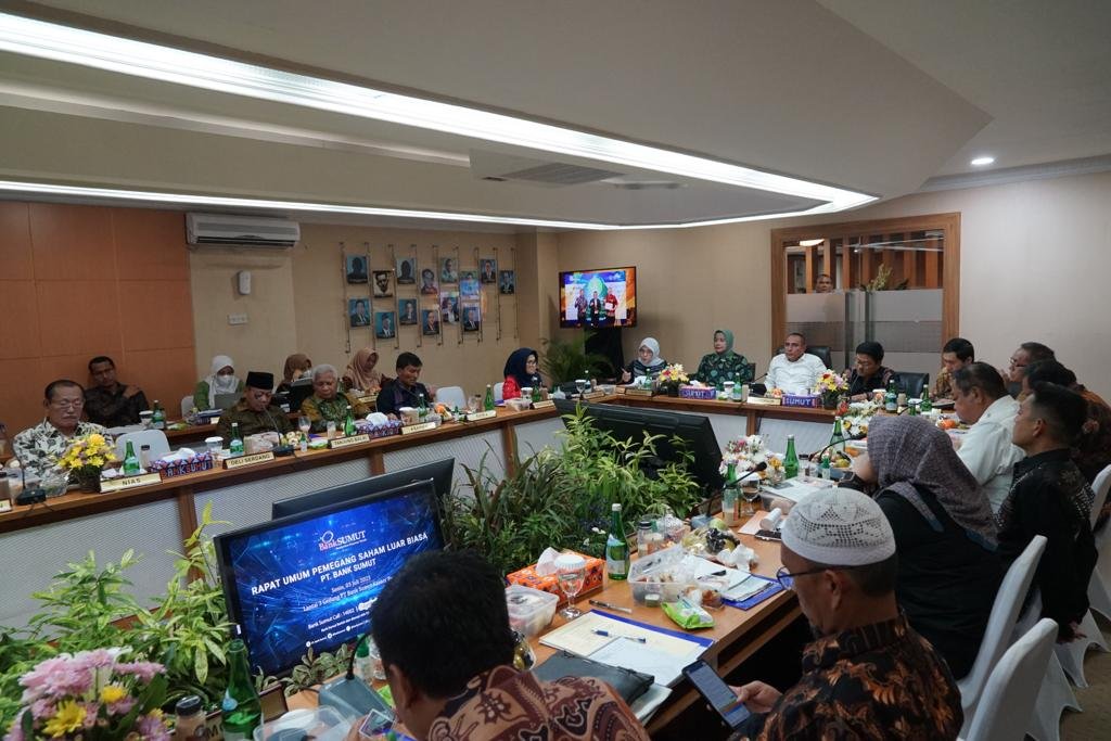 Wali Kota Siantar Menghadiri RUPS-LB Bank Sumut di Medan