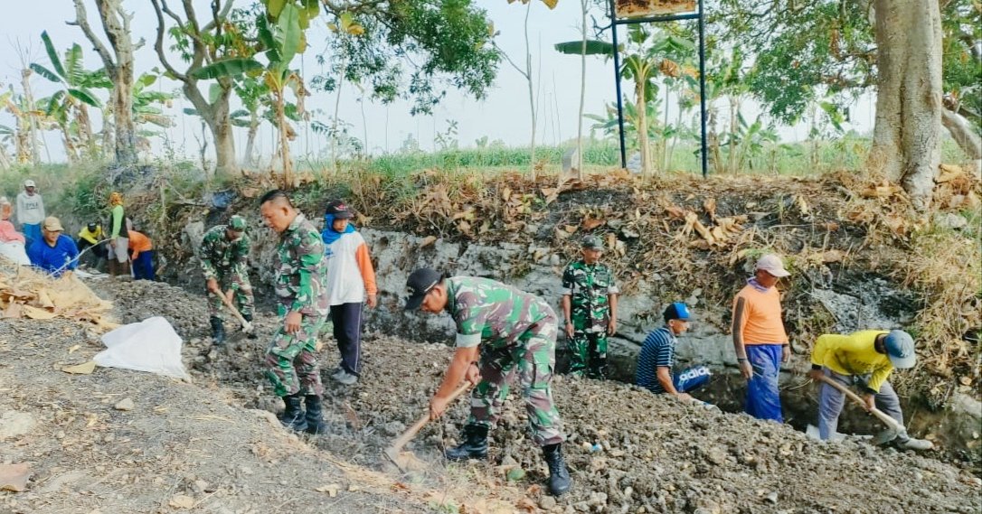 Bangun Gorong-gorong, Metode Babinsa Ngimbang Perkuat Desa