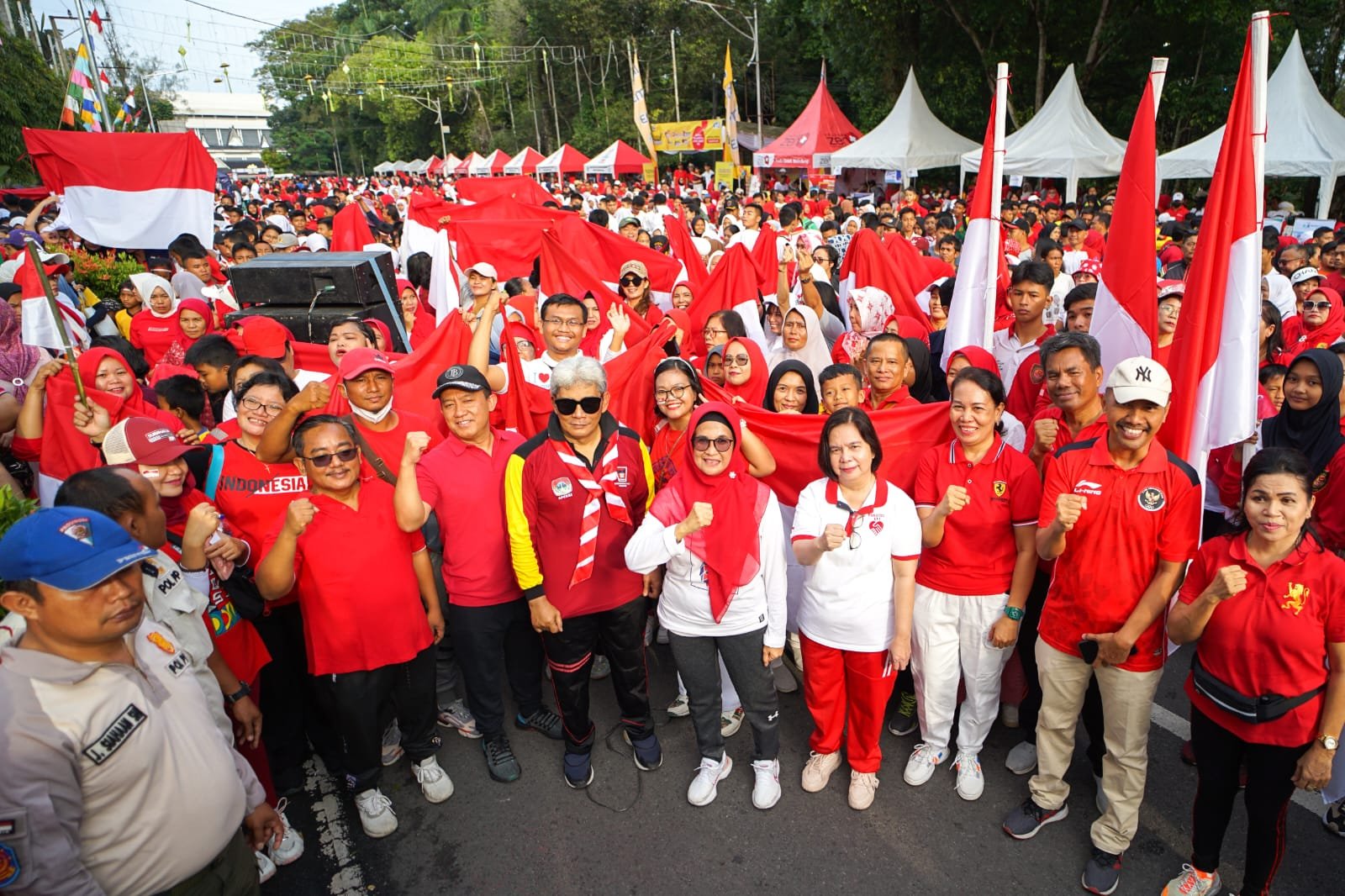 Ribuan Warga Siantar Hadiri Car Free Day  di Depan Balai Kota