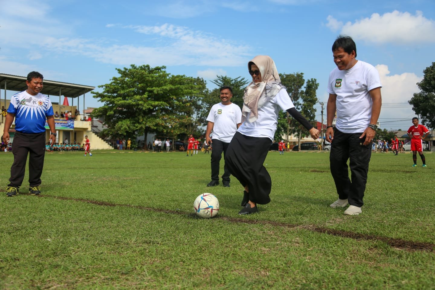 Susanti Lakukan Kick Off , Sebagai Awal Pembukaan Wali Kota Cup 2023