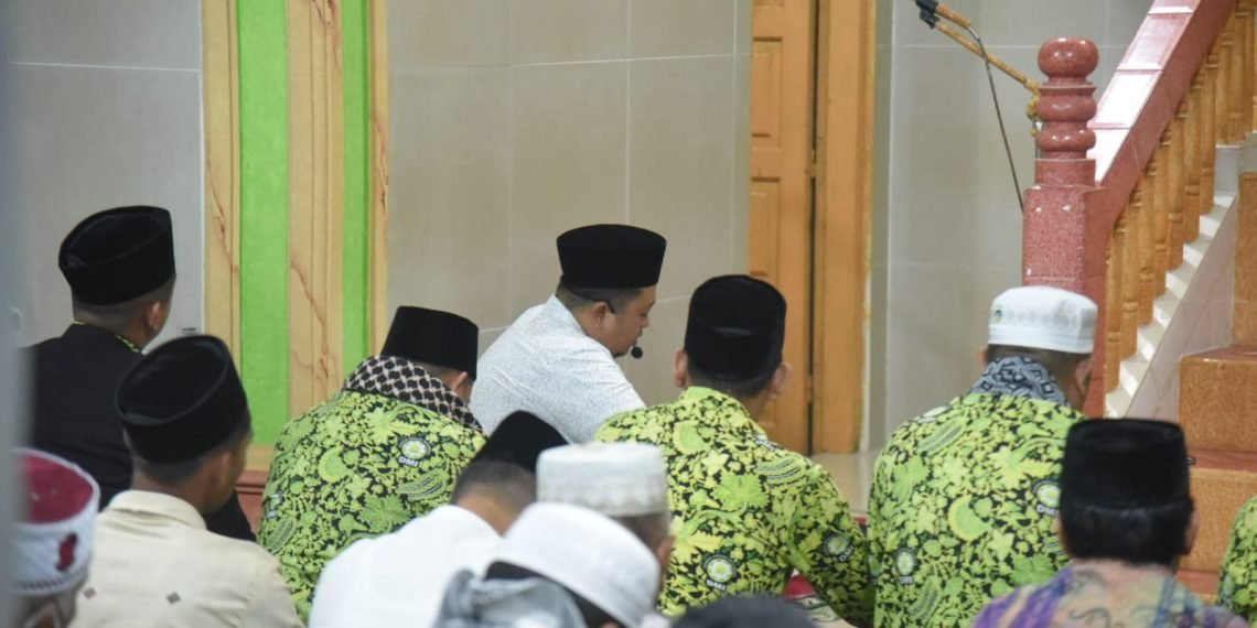 Bupati Tapsel Diminta Masyarakat Jadi Imam Salat Subuh Di Angkola Barat