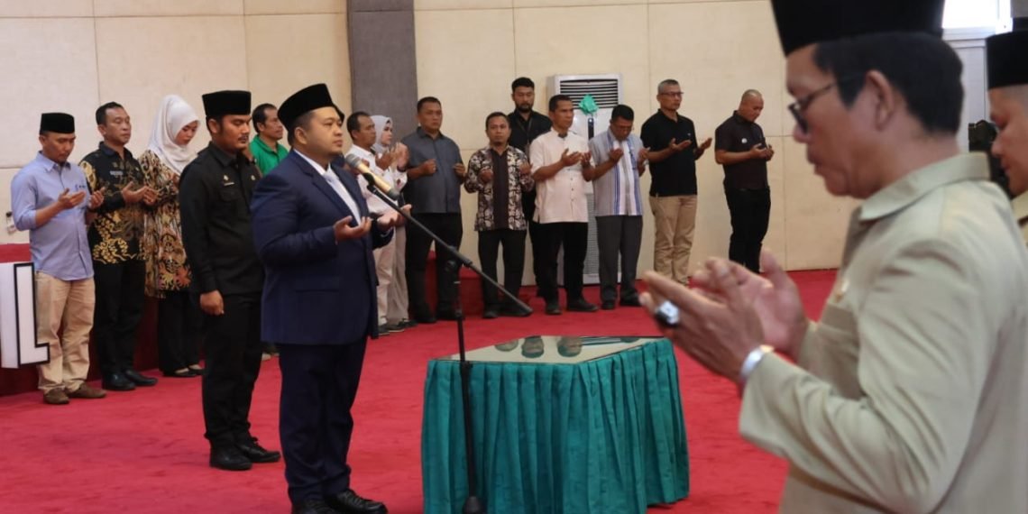 Bupati Tapsel Lantik Pejabat Administrator, Pengawas, Ka UPT Puskesmas dan Kepsek SD/SMP