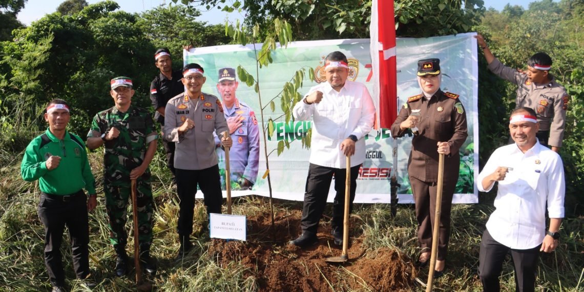 Bupati Sambut Positif Aksi Penanaman 1.500 Bibit Pohon oleh Polres Tapsel