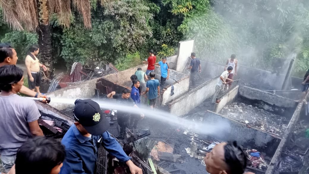 Ditinggal Penghuni, 2 Rumah di Silayang2 P.sidimpuan Ludes Dilahap Si Jago Merah