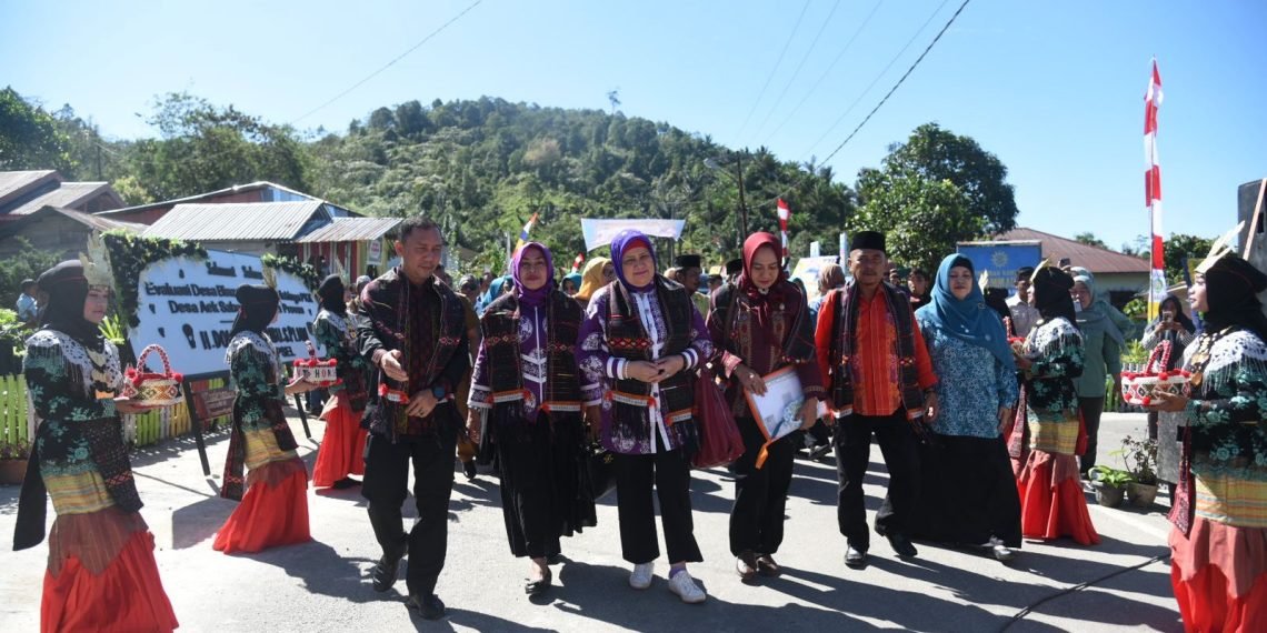 Masuki 7 Besar, Bupati Tapsel Harap Desa Aek Sabaon Dapat Raih Prestasi di Tingkat Provsu