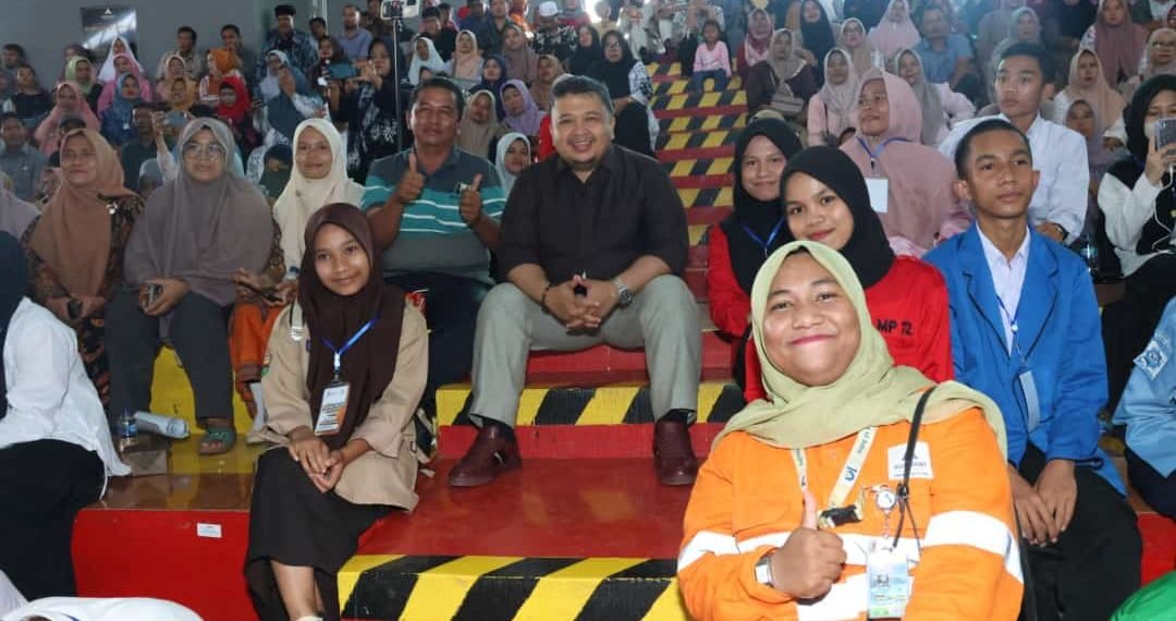 Ratusan Pelajar Tapsel Ucapkan Terima Kasih Ke Bupati Dolly