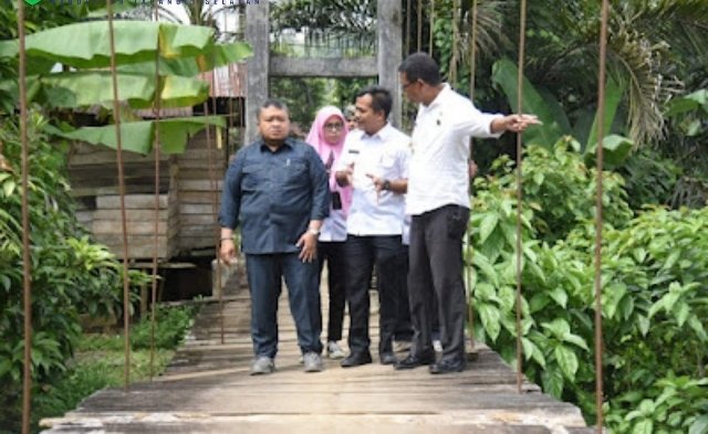Bupati Dolly Pasaribu Perhatikan Kondisi Jalan di Tapsel