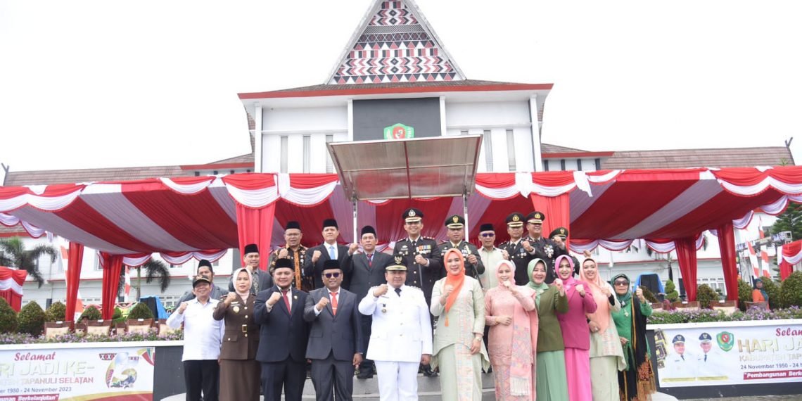 Hari Jadi Tapsel Ke-73 Diwarnai Alat Nung Neng dan Tarian Tor-tor