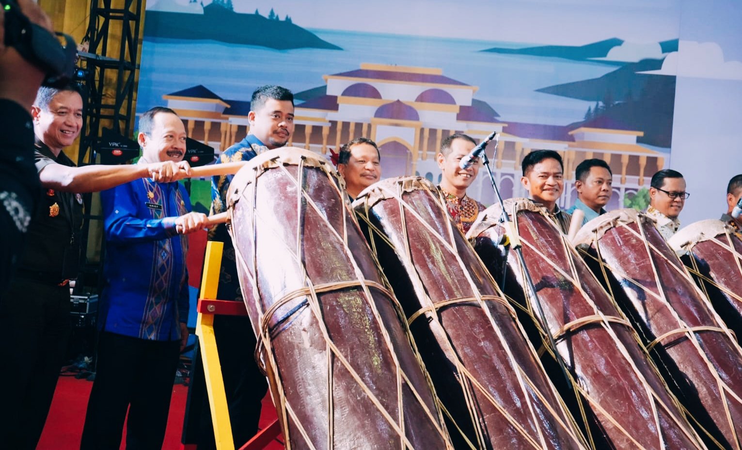 Road Show Bus KPK 2023, Bobby Nasution Tabuh Gordang Sembilan