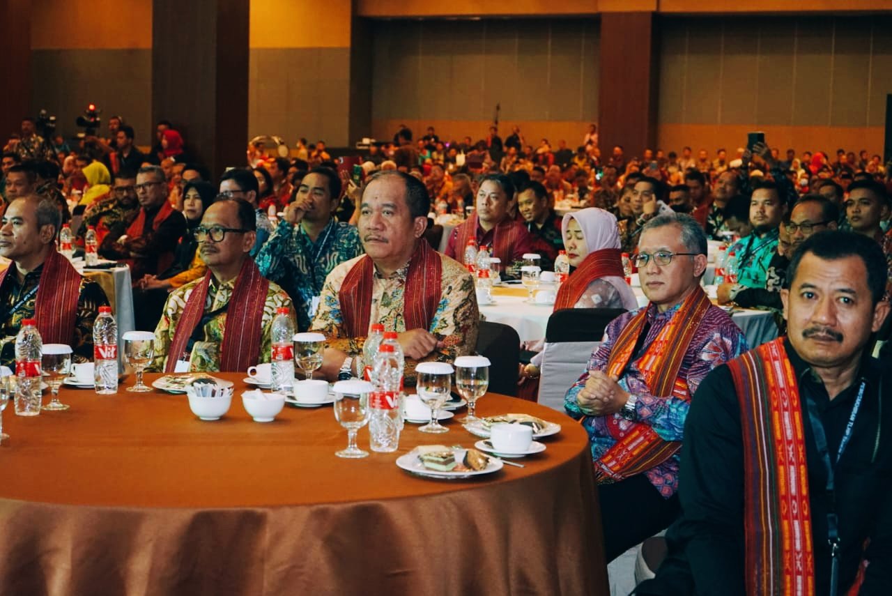 Bupati Karo Serahkan Bantuan Kepada Korban Musibah Kebakaran di Laubaleng