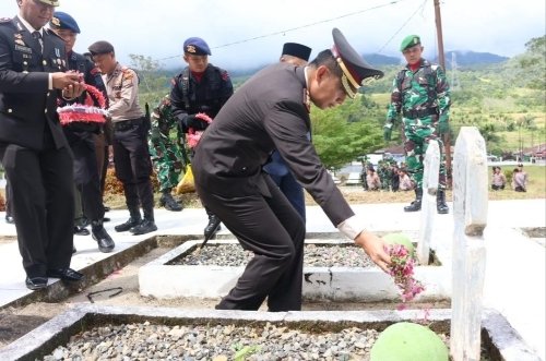Peringati Hari Pahlawan ke-78, Kapolres Pimpin Ziarah dan Tabur Bunga