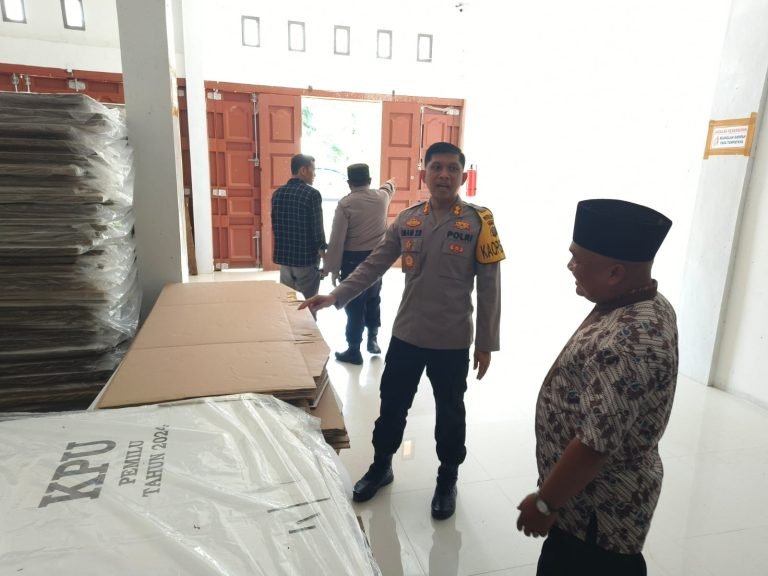 Cooling System, Kapolres Tapsel Kunjungi KPU Paluta Guna Ciptakan Pemilu Damai