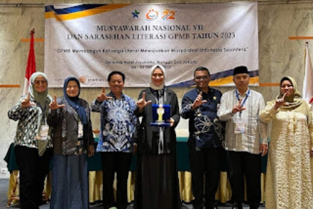 Ketua PD-GPMB Tapsel Rosalina raih penghargaan 