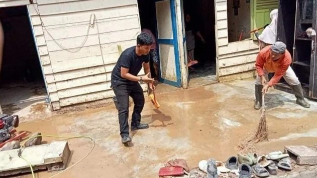 Pemkab Tapsel Bantu Korban Banjir Bandang Angkola Sangkunur