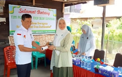 Ny. Rosalina Dolly Pasaribu Apresiasi PKK Desa Sipangko, Yang Mampu Meraih Keuntungan dari Kebun Toga