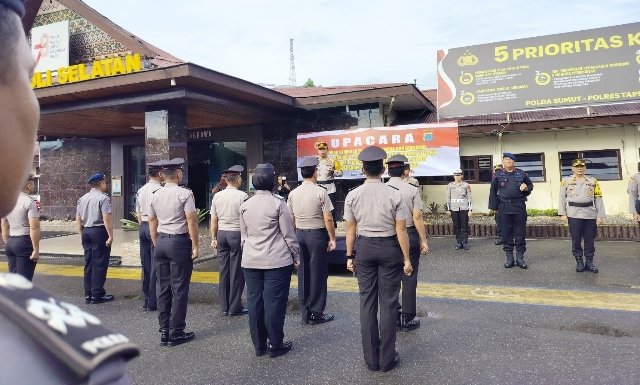 AKBP Imam Zamroni Pimpin Upacara Kenaikan Pangkat Personil Polres Tapsel