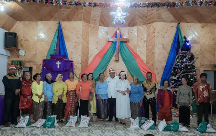 Hari Pertama Diakonia Natal Pemkab Dairi, Bupati Sambangi Warga Bintang Hulu